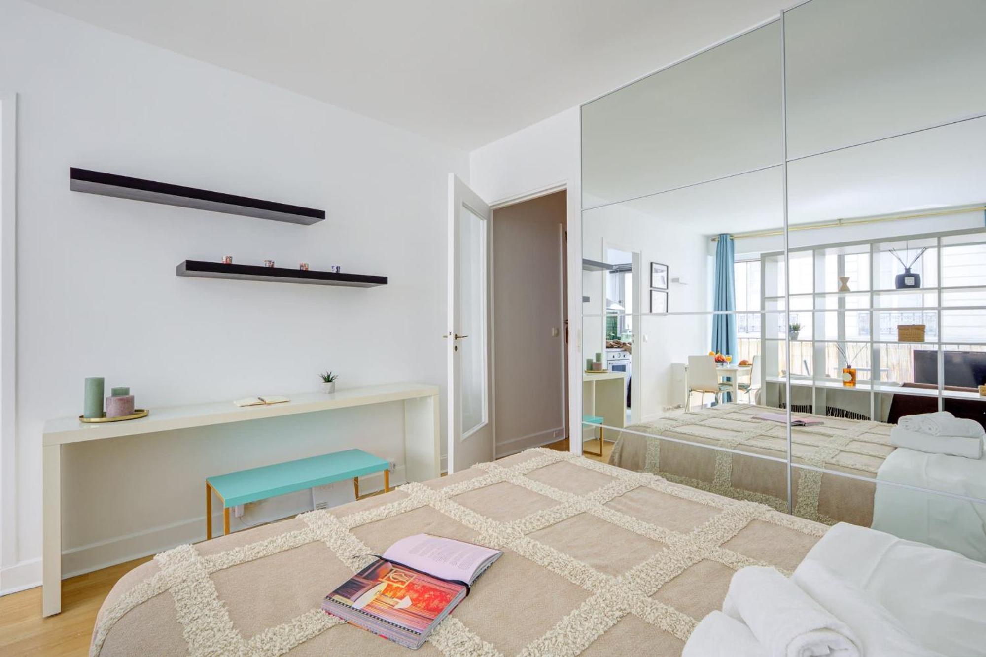St Germain & Le Bon Marche With Balcony - Cityapartmentstay Париж Екстер'єр фото