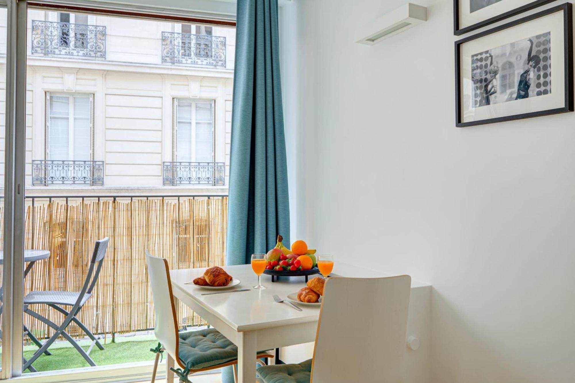 St Germain & Le Bon Marche With Balcony - Cityapartmentstay Париж Екстер'єр фото